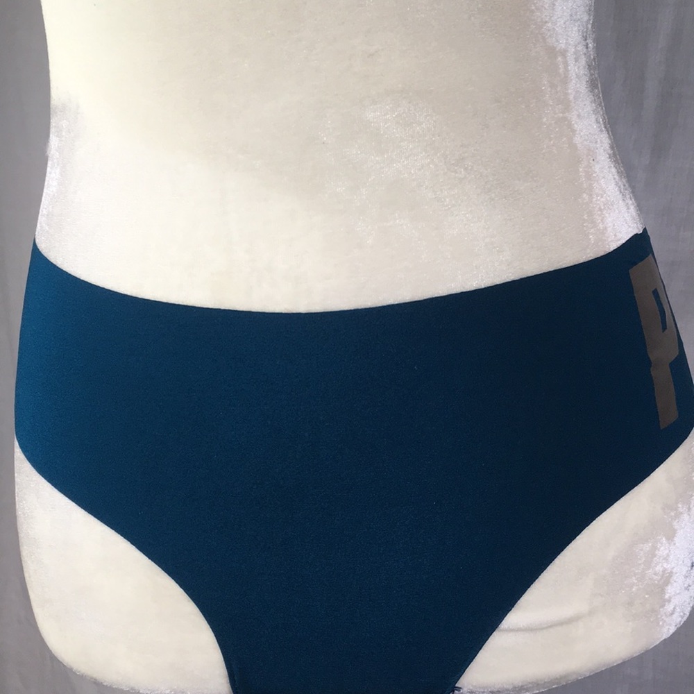 NWT. VIctoria’s Secret Pink Panties. Size M